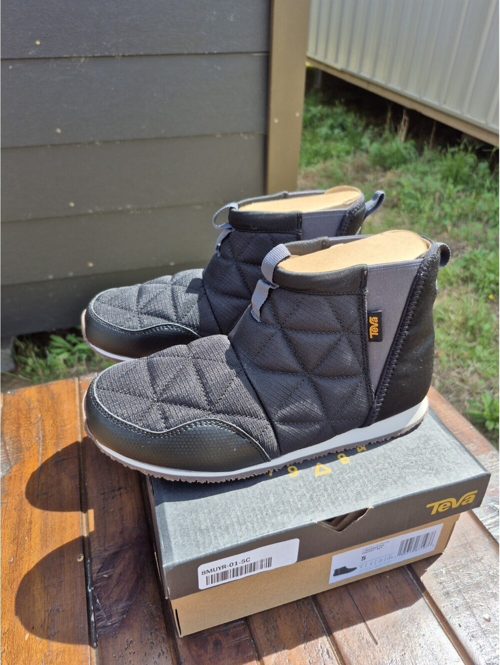 Teva Boys Reember Mid Moccasin Shoes US 5 Black Quilted Boots
